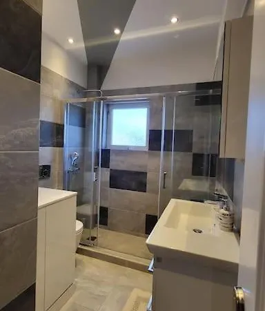Apartment Spacious Flat With Panoramic Rooftop