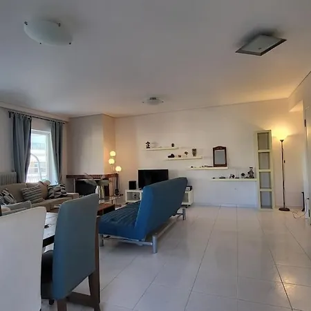 Apartment Spacious Flat With Panoramic Rooftop