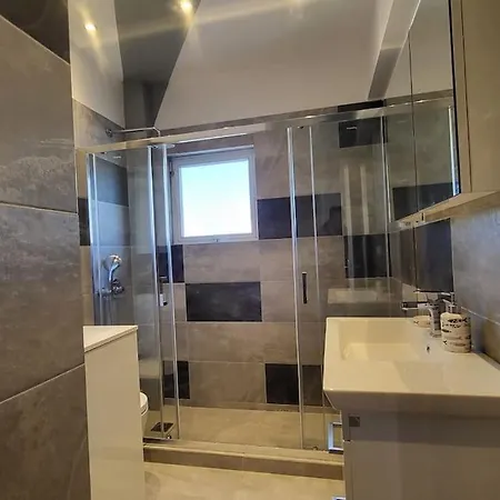 Spacious Flat With Panoramic Rooftop