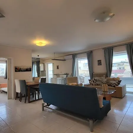 Spacious Flat With Panoramic Rooftop *